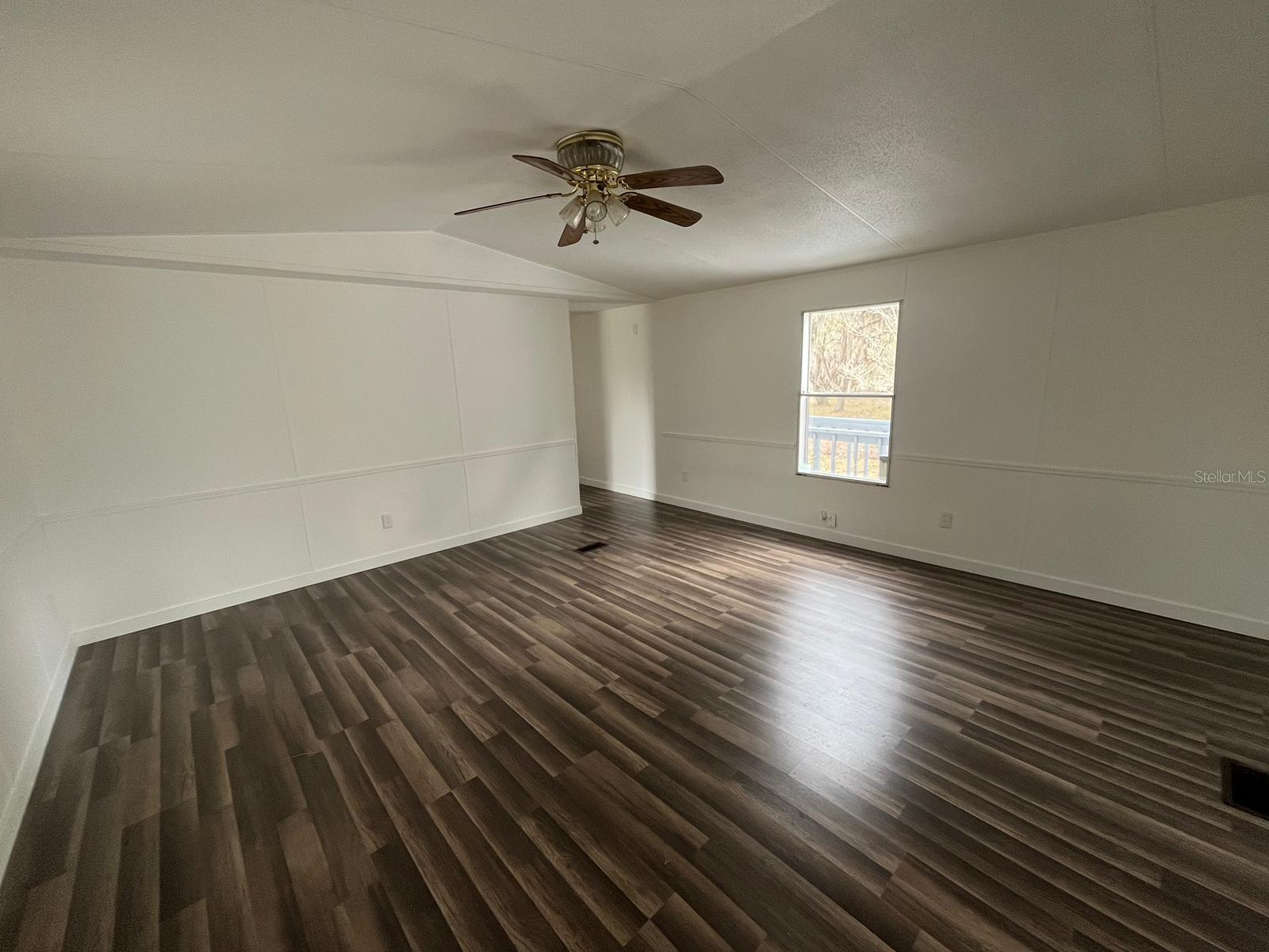 Image 5 of 12 For 15237 Royal Oak Drive