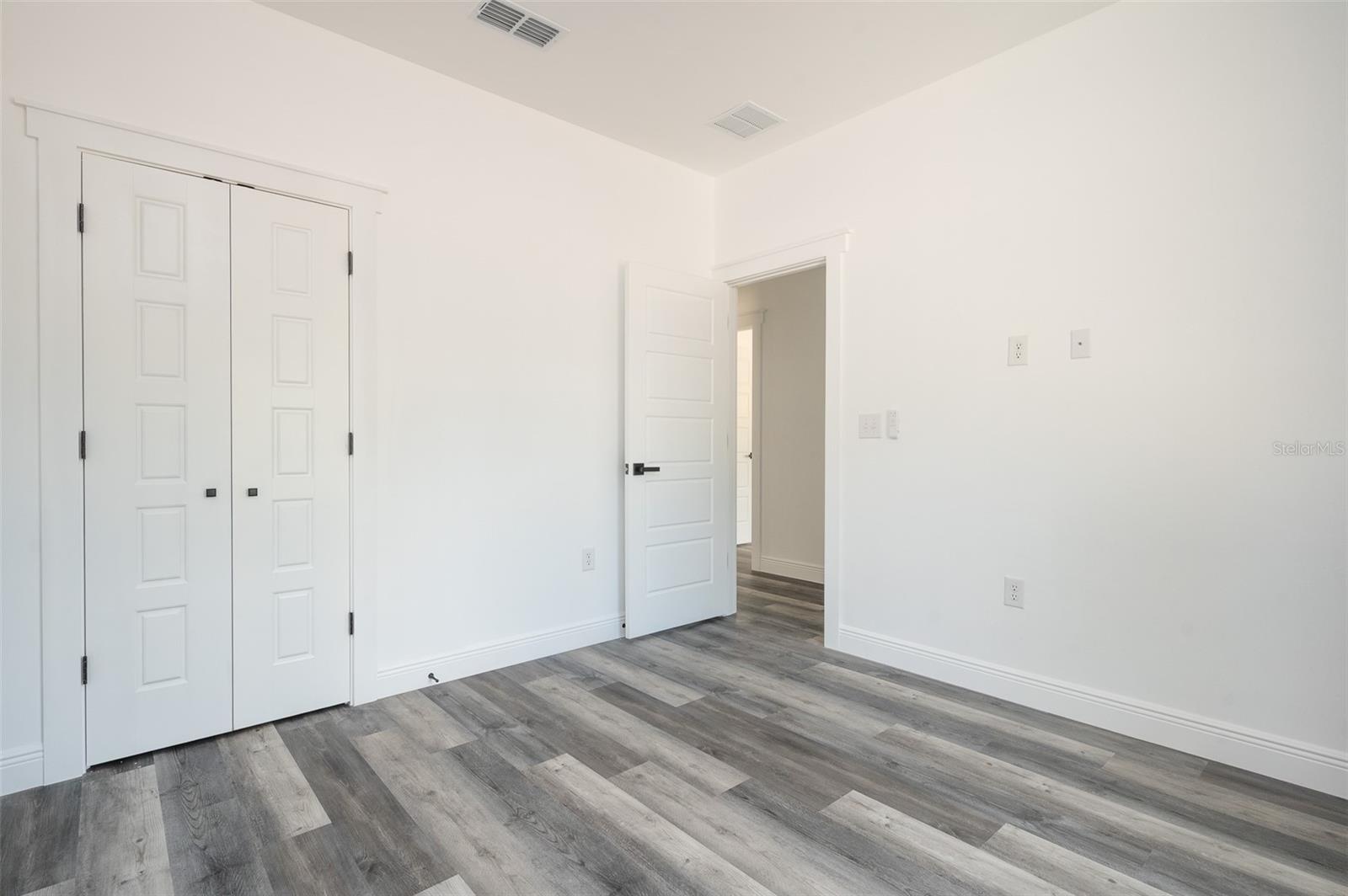 Image 14 of 20 For 5670 140 Court