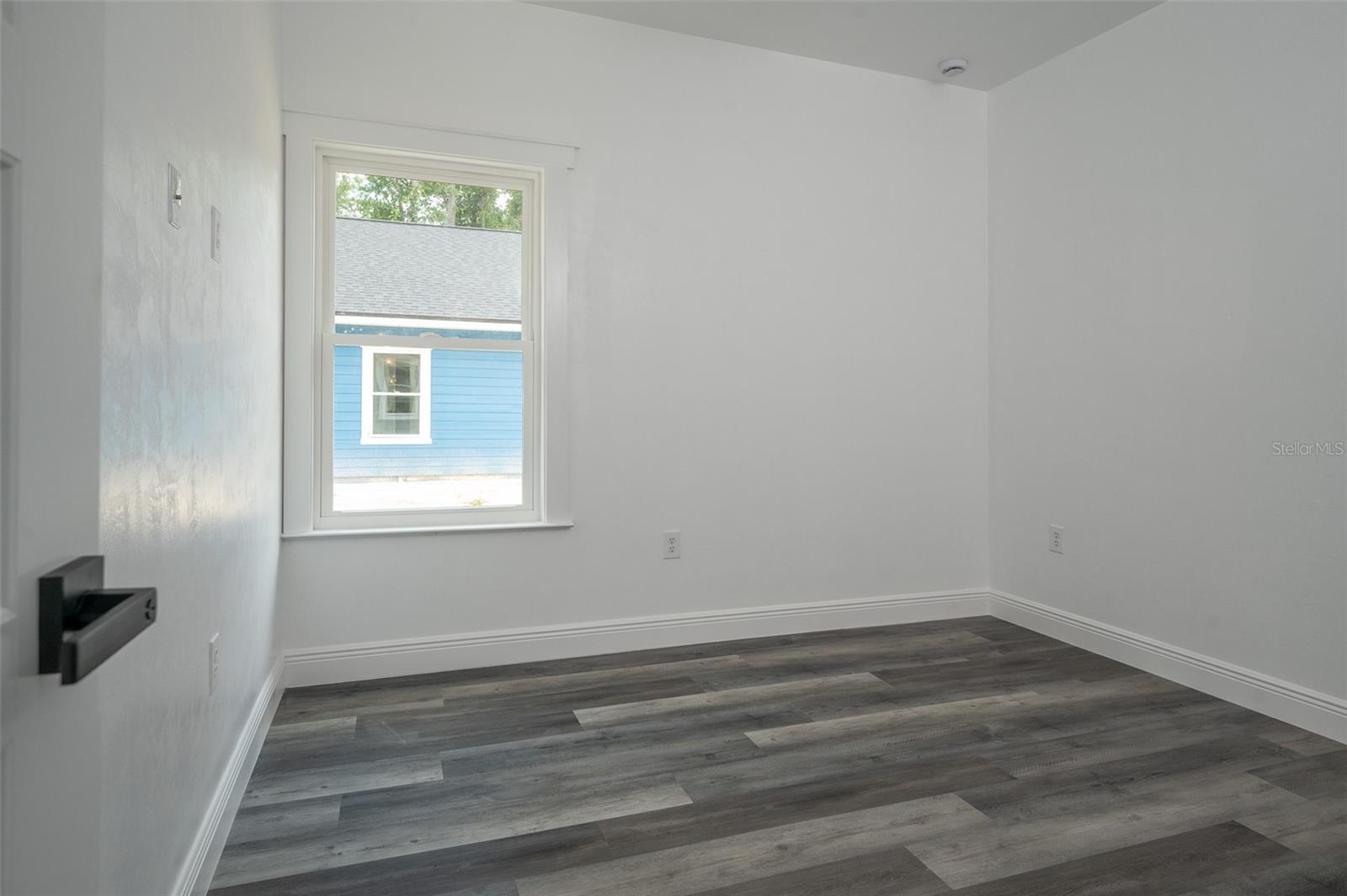 Image 16 of 20 For 5670 140 Court