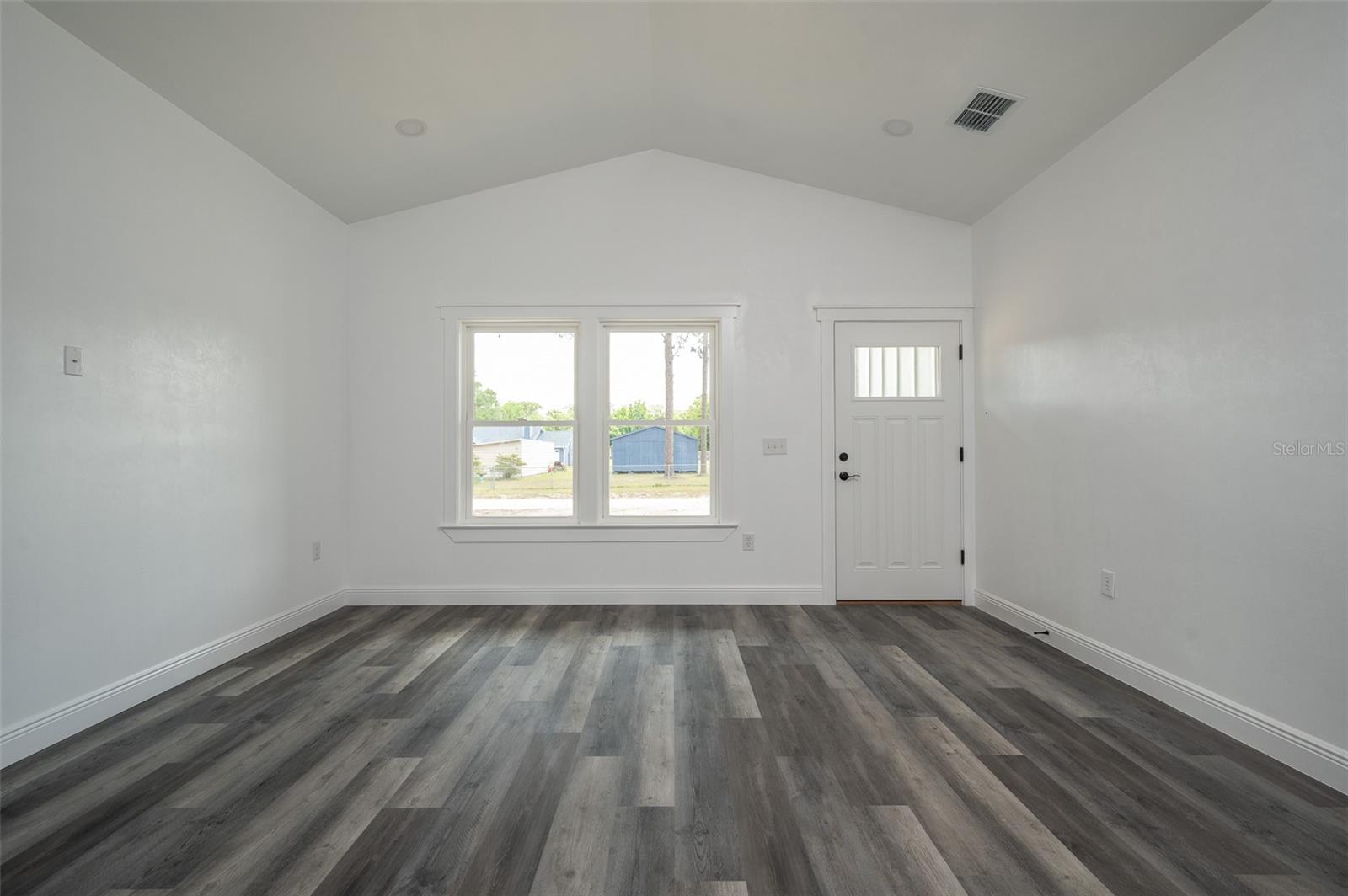 Image 4 of 20 For 5670 140 Court