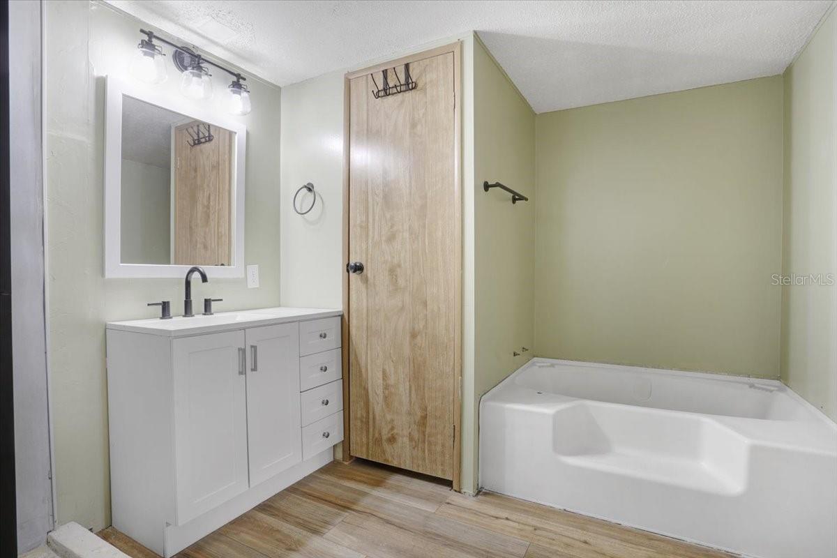 Image 17 of 26 For 425 Longhorn Terrace