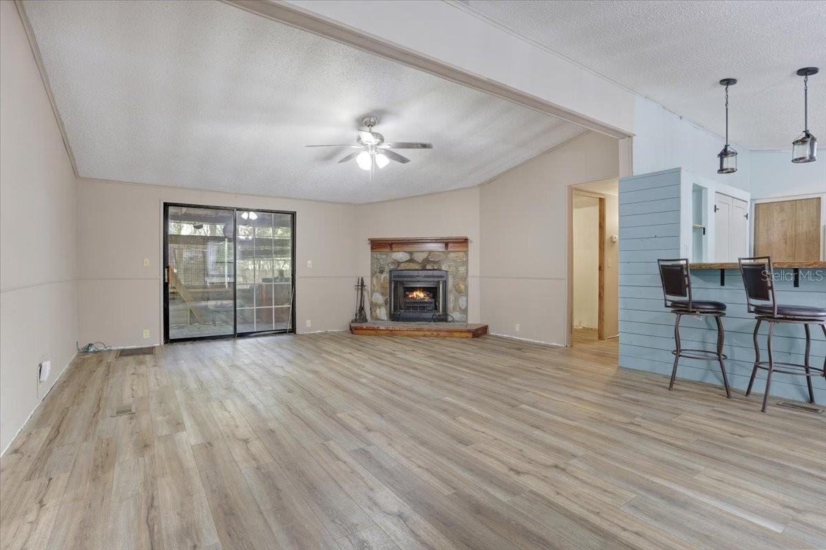 Image 5 of 26 For 425 Longhorn Terrace