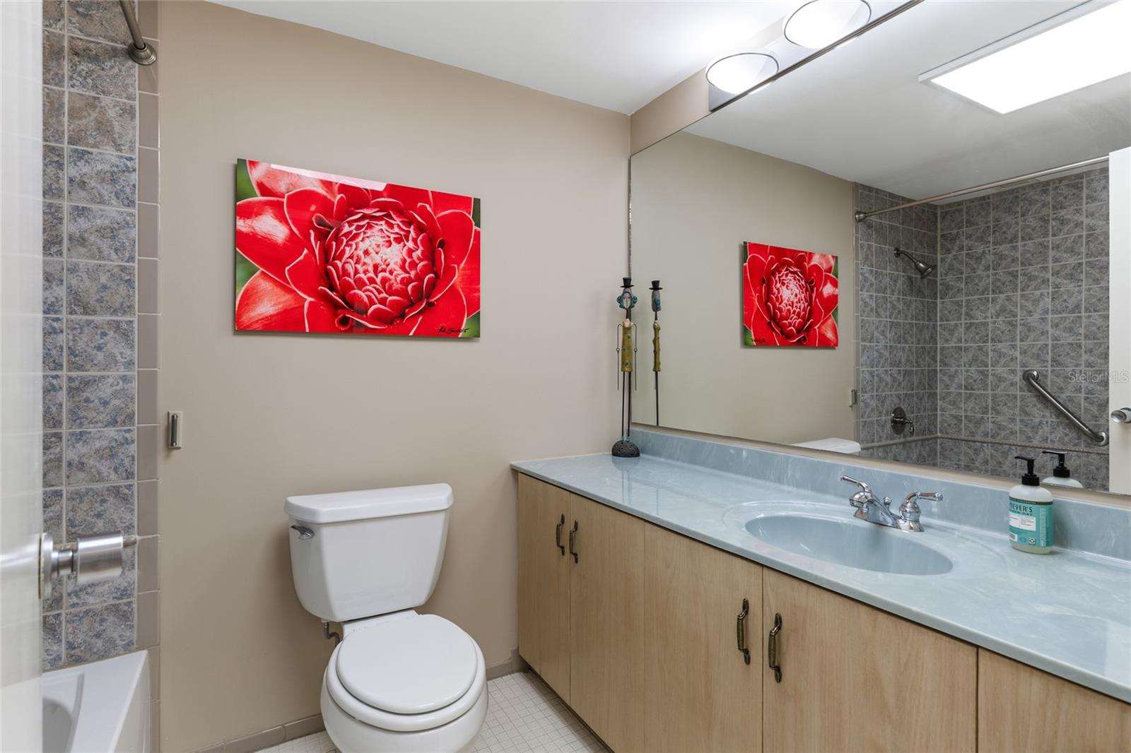Image 20 of 49 For 1719 23rd Avenue 3e