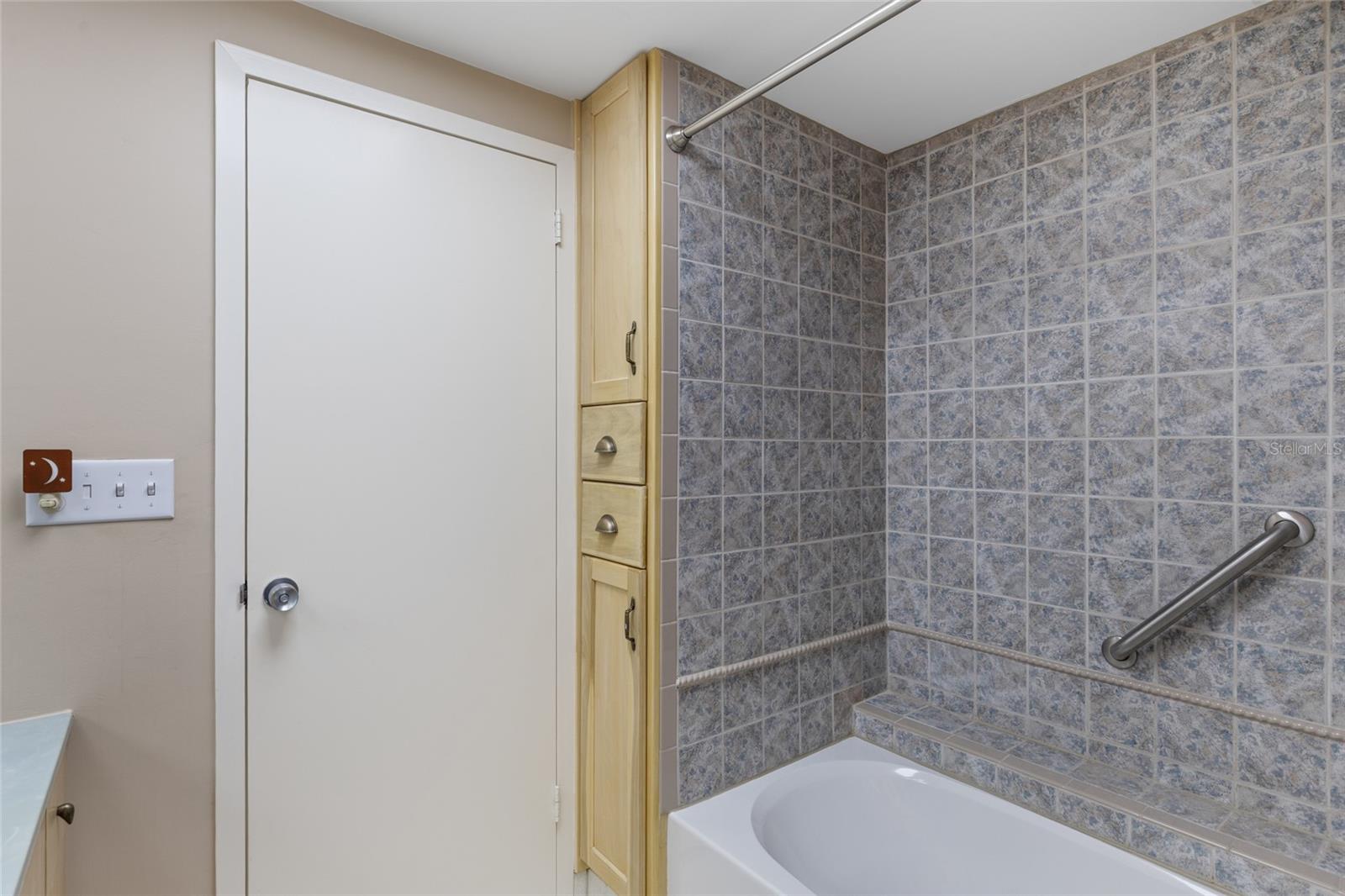 Image 21 of 49 For 1719 23rd Avenue 3e