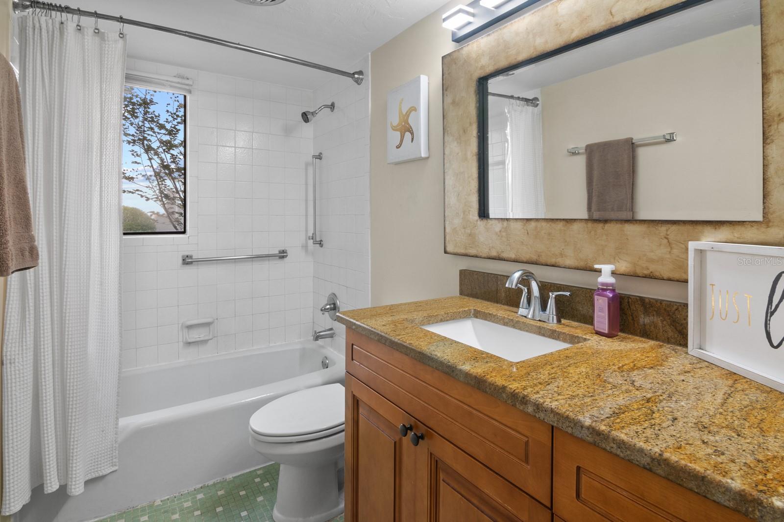 Image 19 of 27 For 401 39th Road 401c