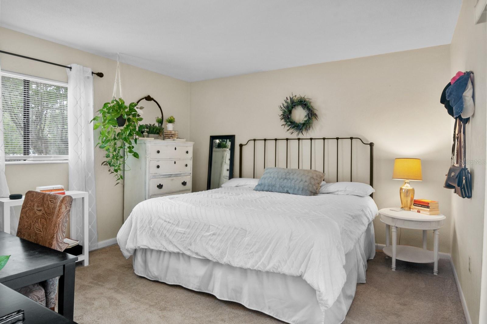 Image 21 of 27 For 401 39th Road 401c