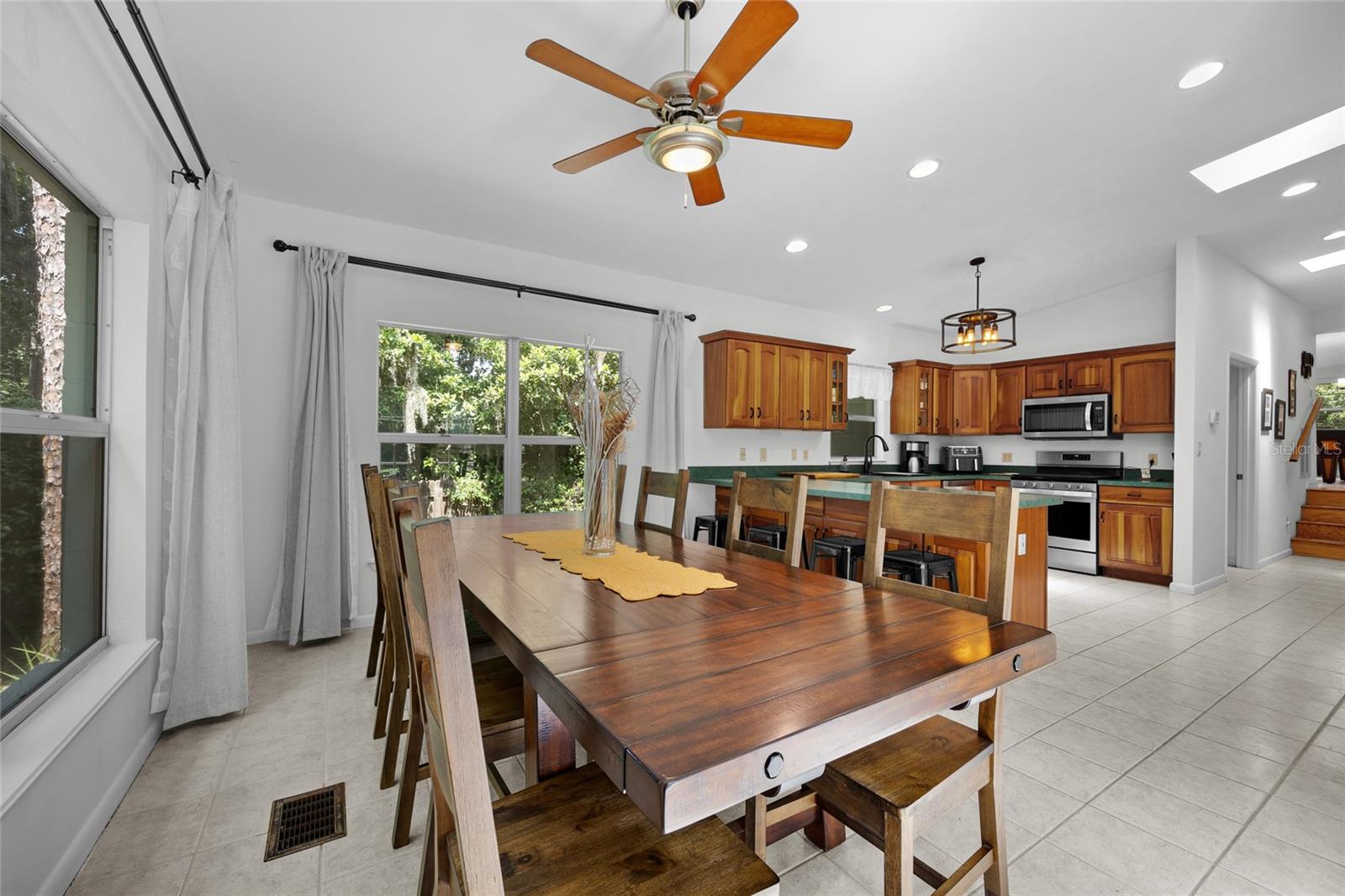 Listing photo id 13 for 2035 12th Road