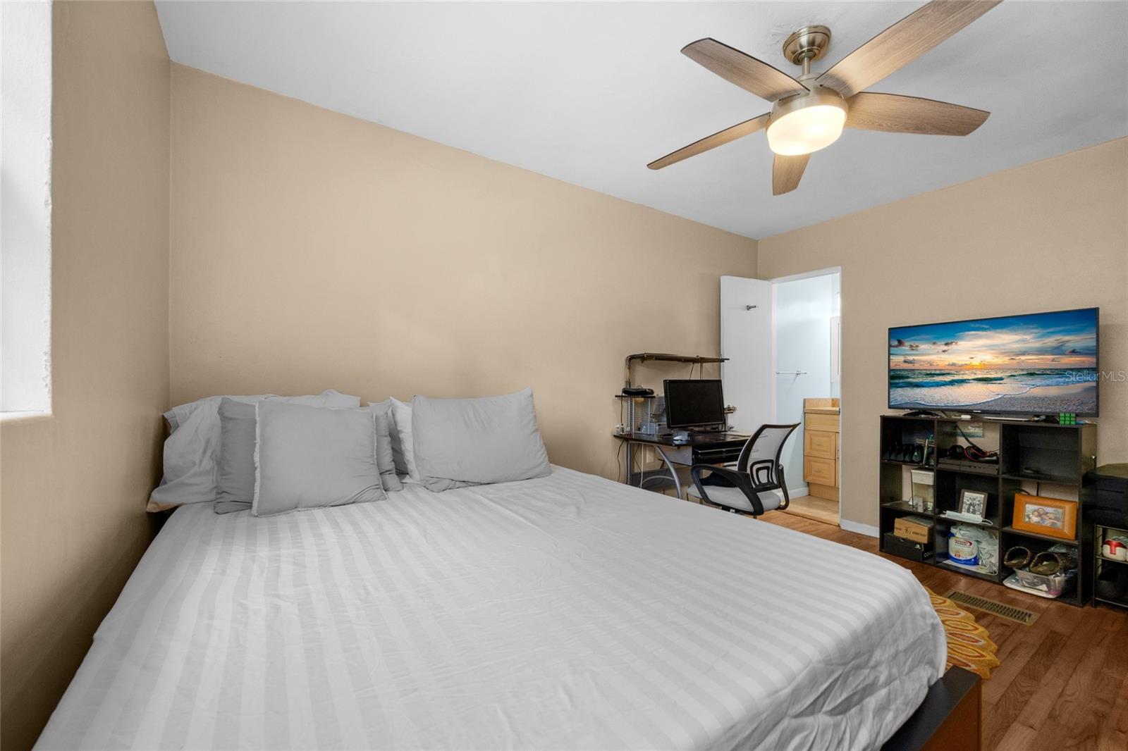 Listing photo id 19 for 2035 12th Road