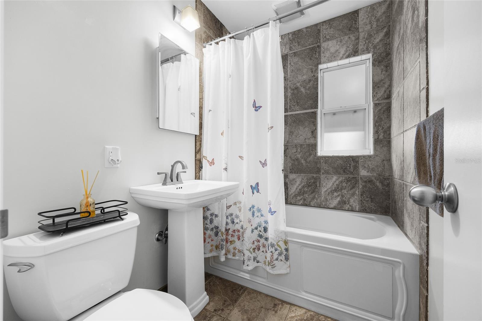 Listing photo id 23 for 2035 12th Road