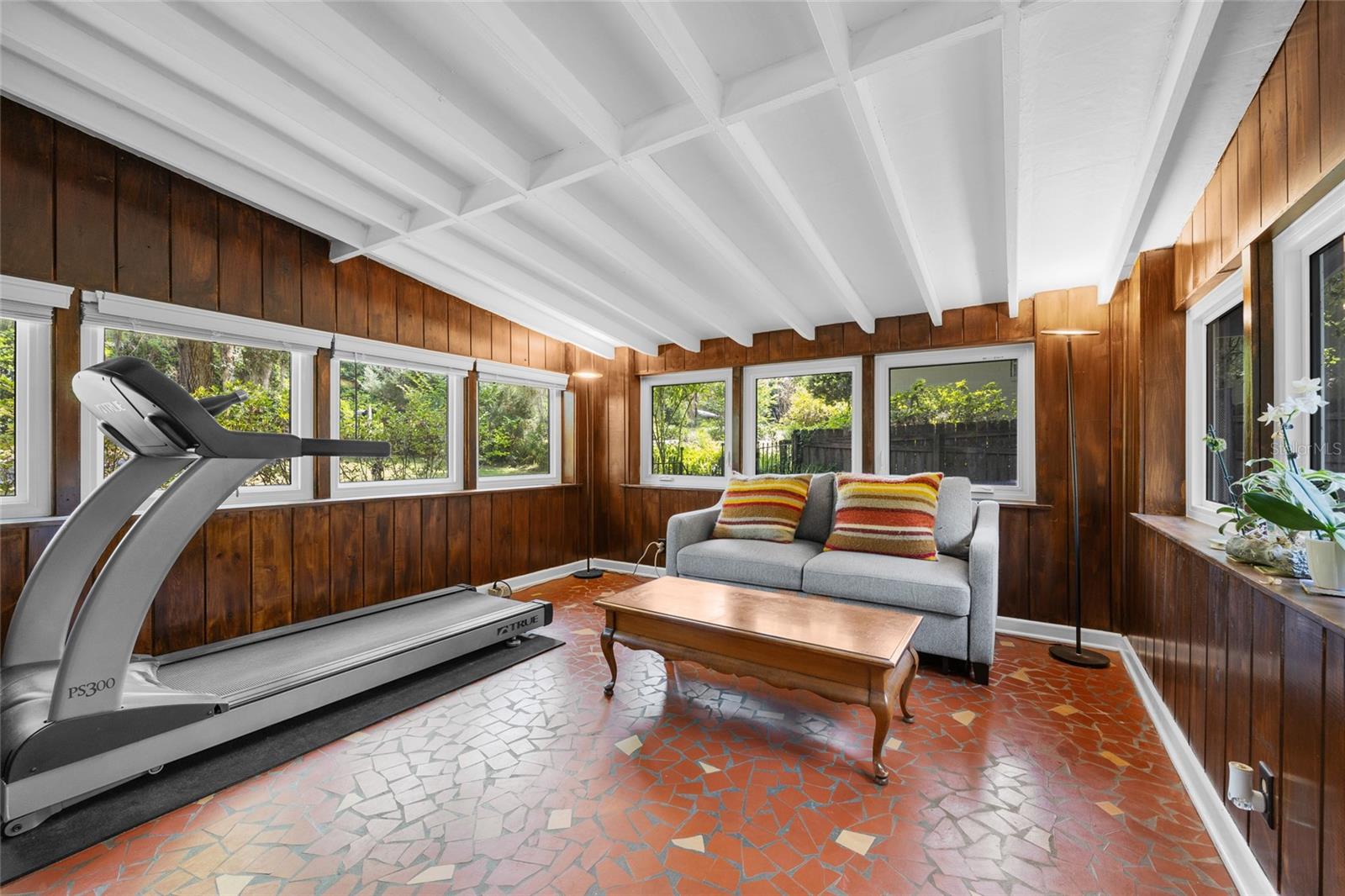 Listing photo id 3 for 2035 12th Road
