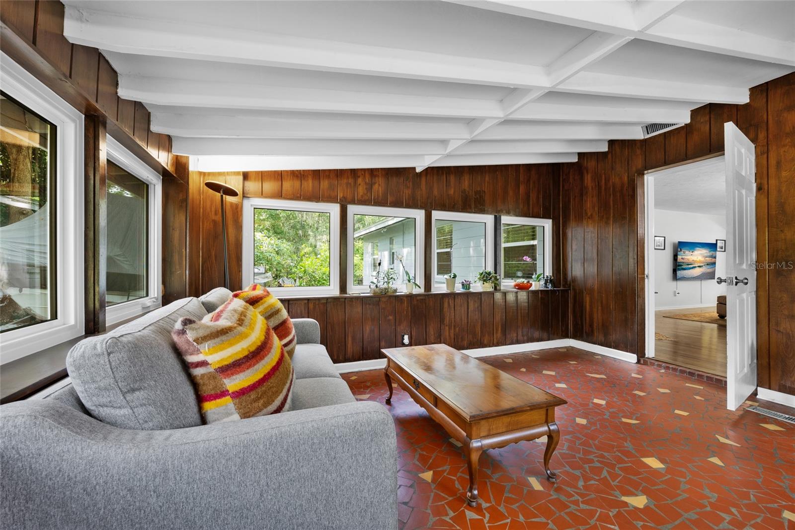 Listing photo id 4 for 2035 12th Road