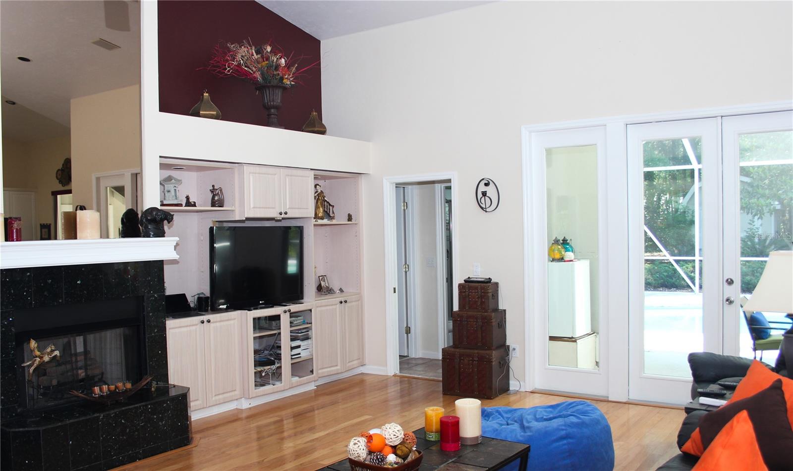 Image 4 of 51 For 13424 4th Lane