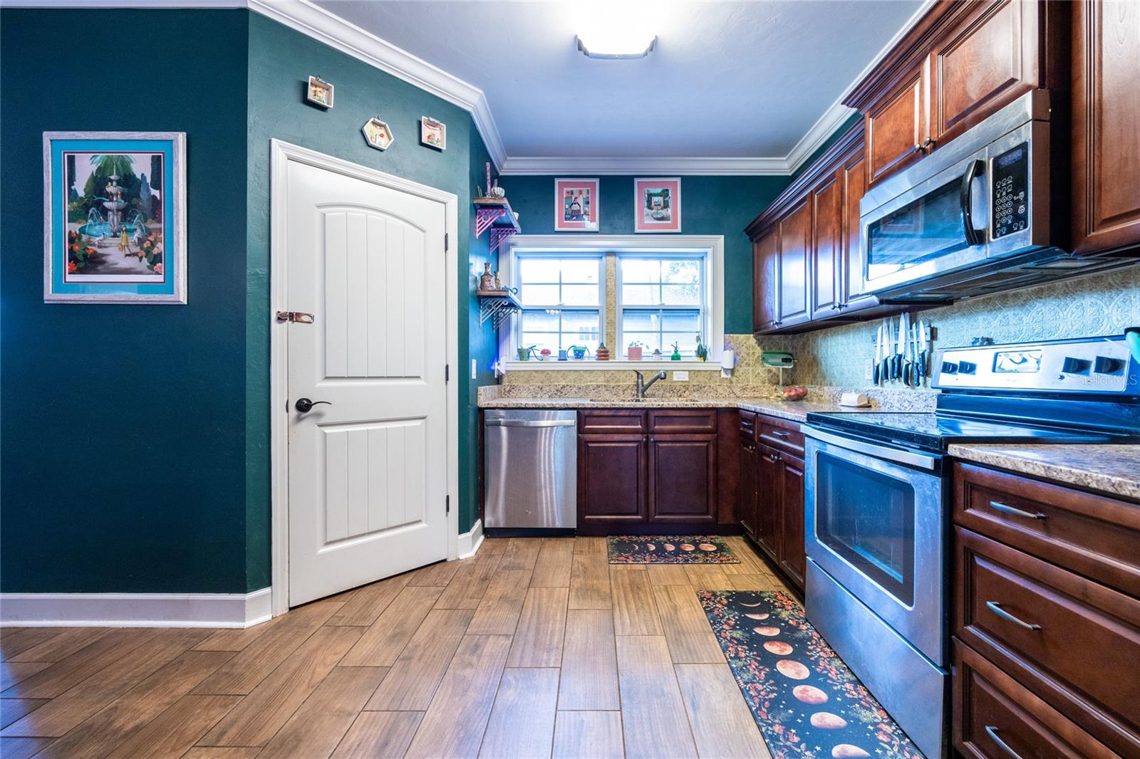 Image 11 of 41 For 19113 228th Street