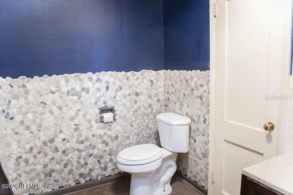 Image 21 of 34 For 762 Walnut Street