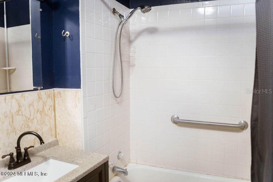 Image 22 of 34 For 762 Walnut Street