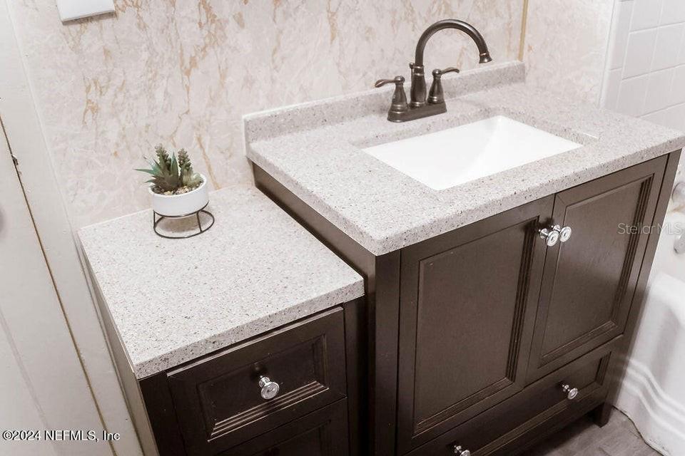 Image 23 of 34 For 762 Walnut Street