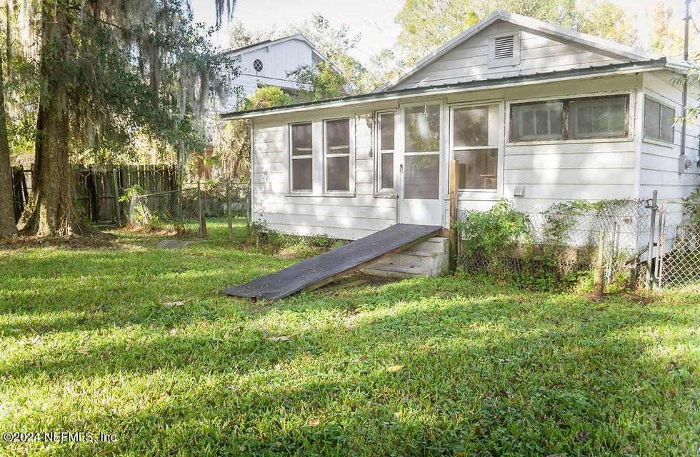 Image 30 of 34 For 762 Walnut Street