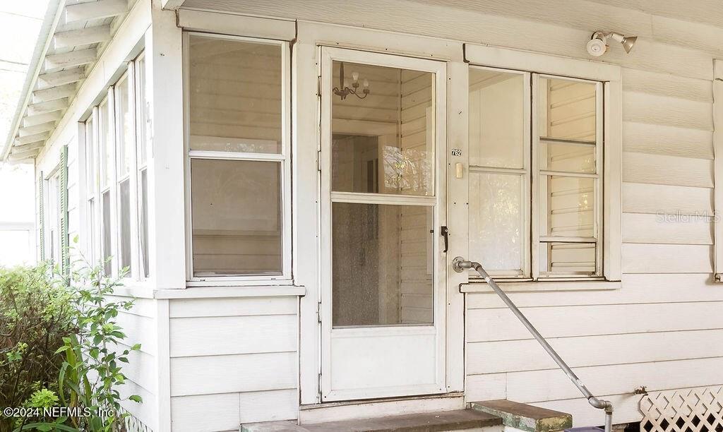 Image 6 of 34 For 762 Walnut Street