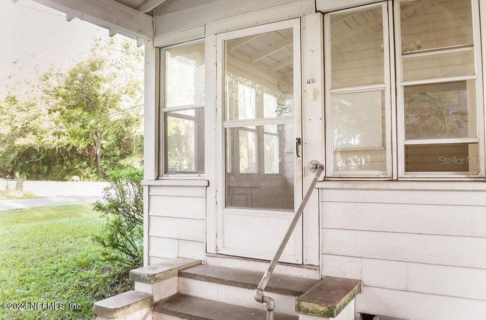 Image 7 of 34 For 762 Walnut Street