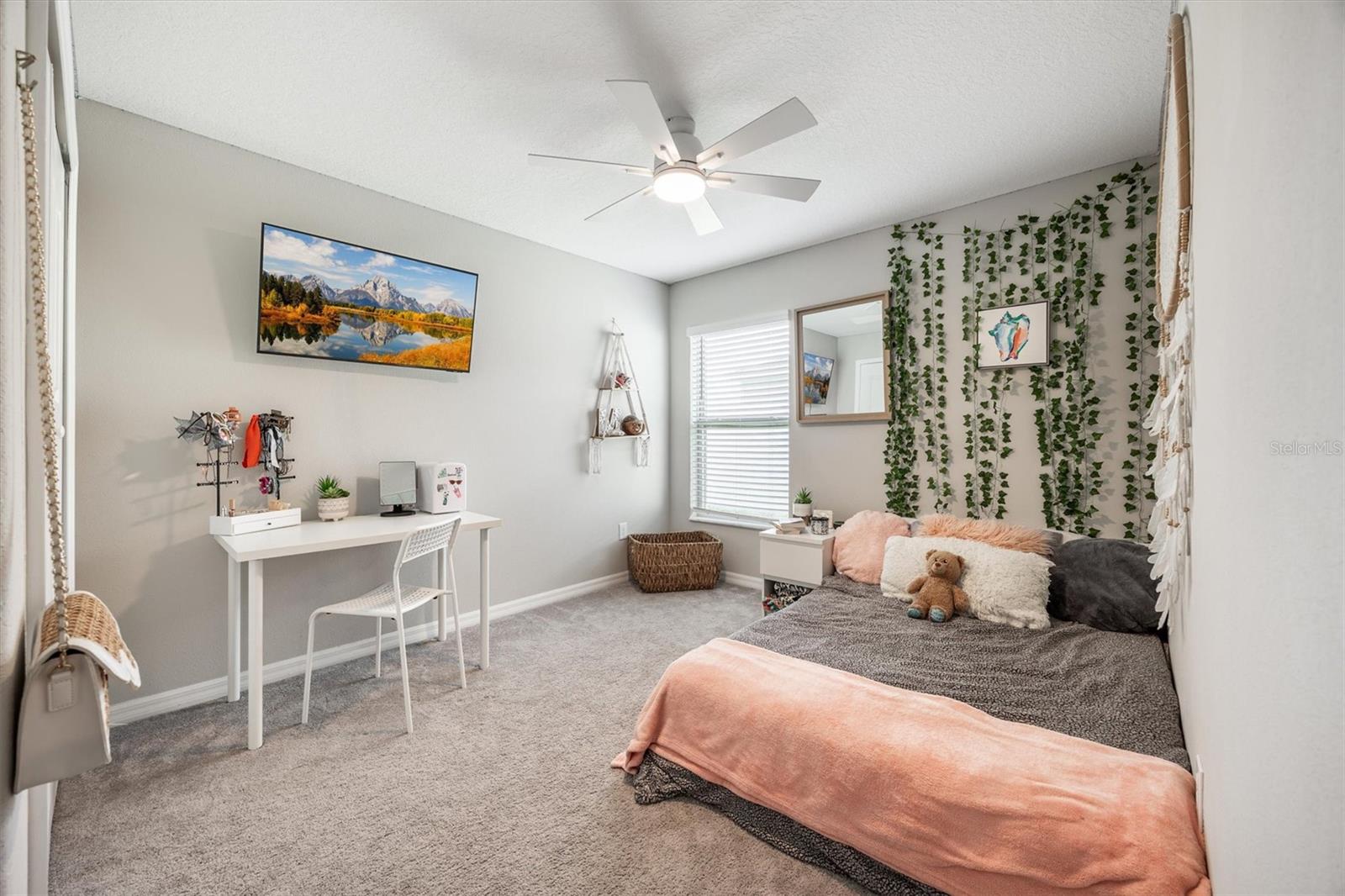 Listing photo id 15 for 9217 58th Circle
