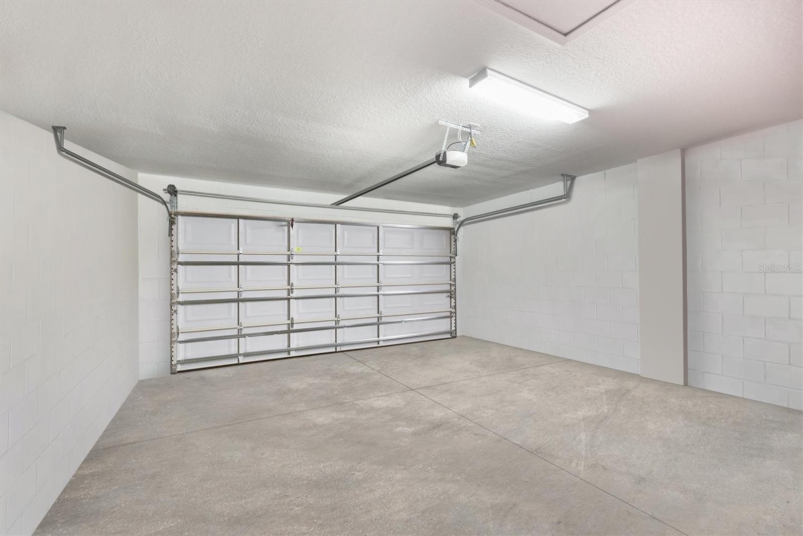 Listing photo id 17 for 9217 58th Circle