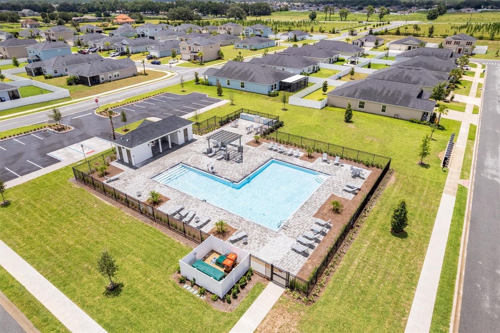 Listing photo id 18 for 9217 58th Circle