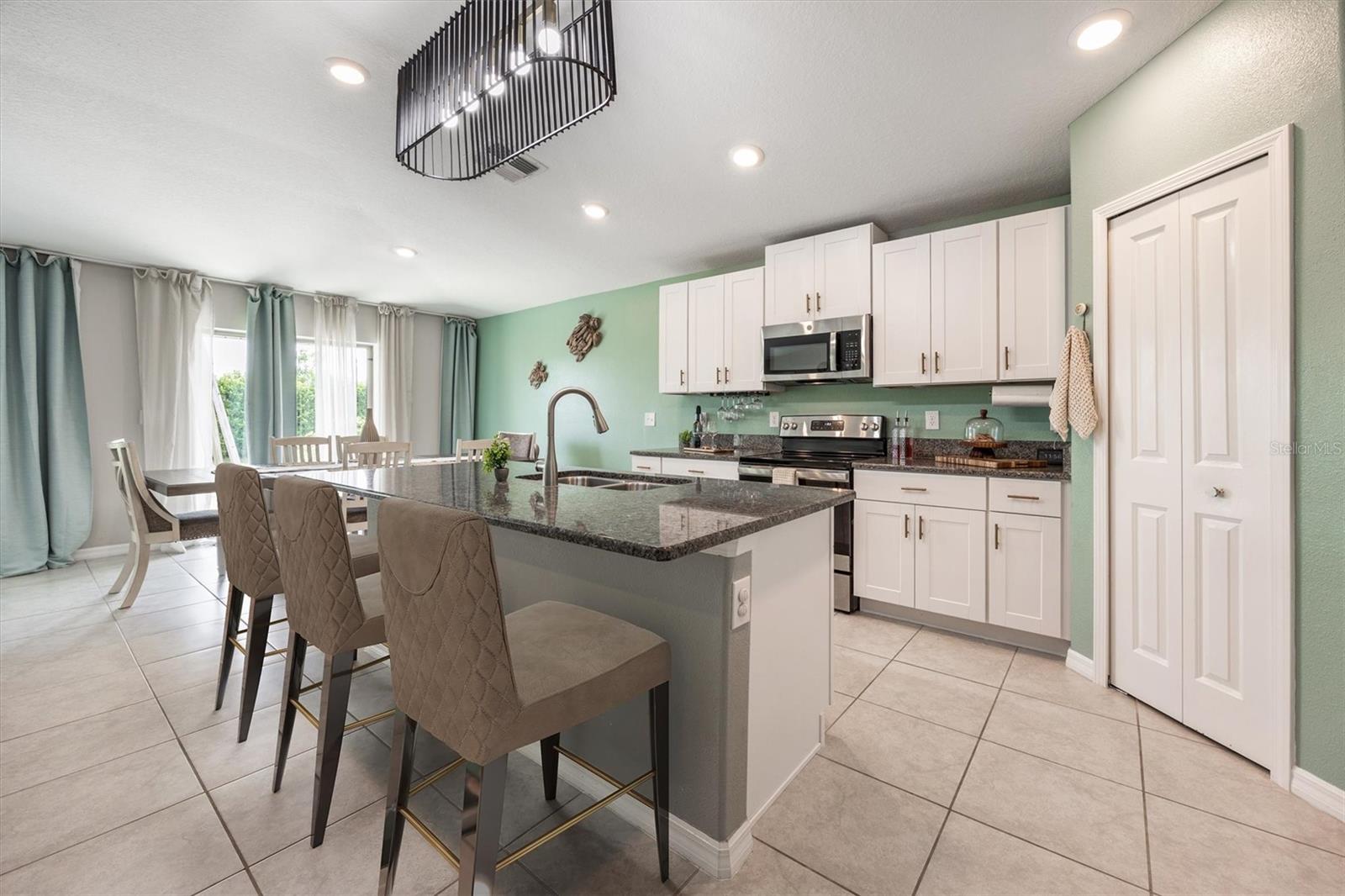 Listing photo id 2 for 9217 58th Circle