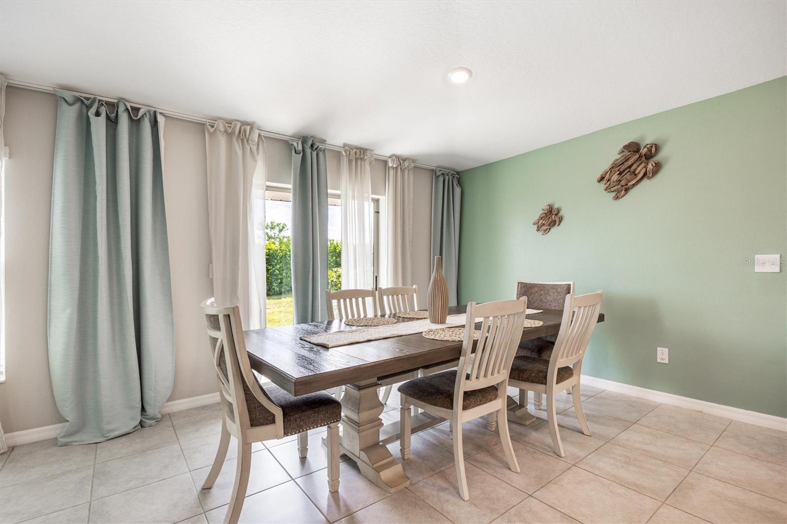 Listing photo id 6 for 9217 58th Circle