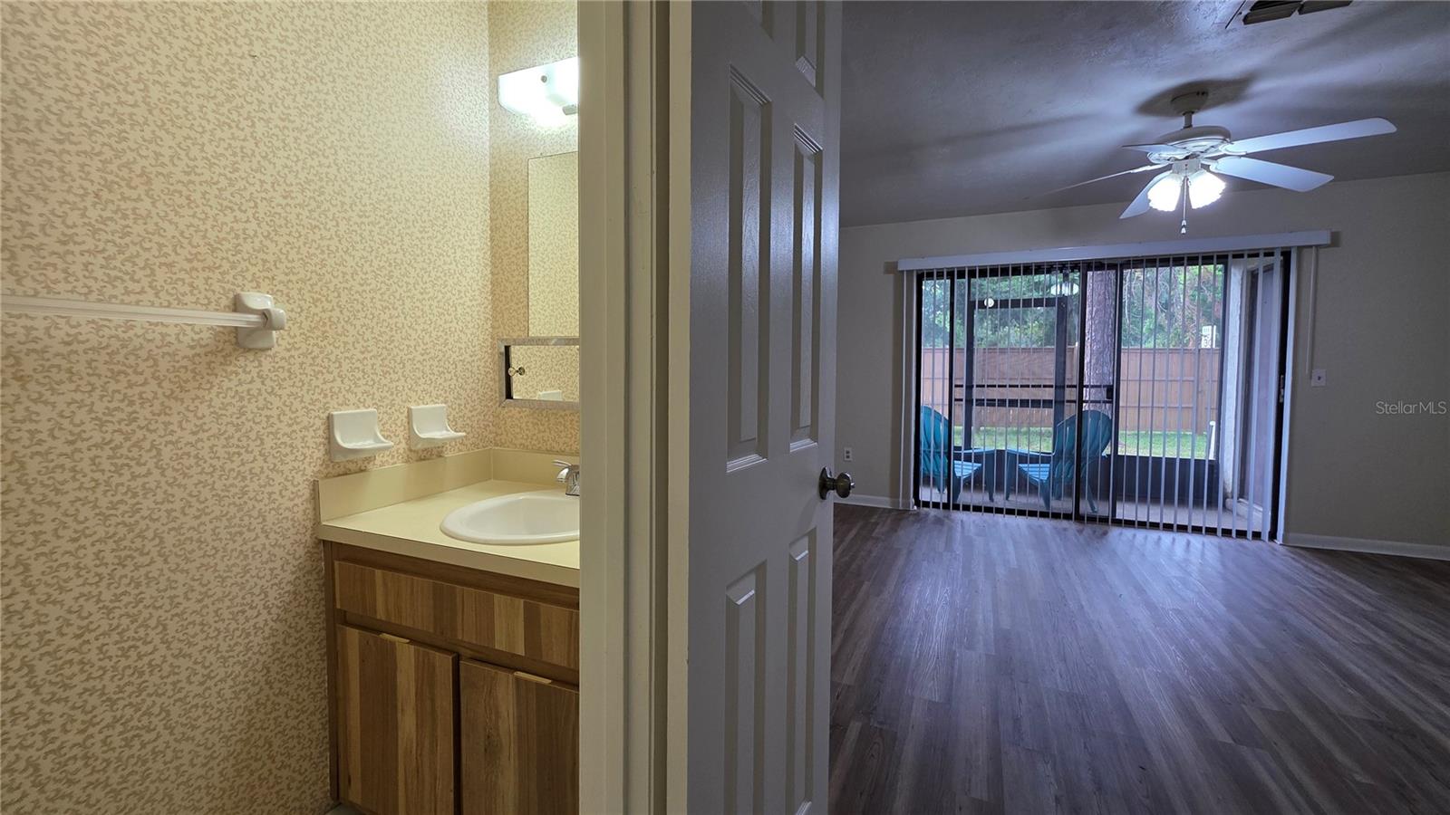 Image 11 of 30 For 2635 Sw 35th Pl  1705