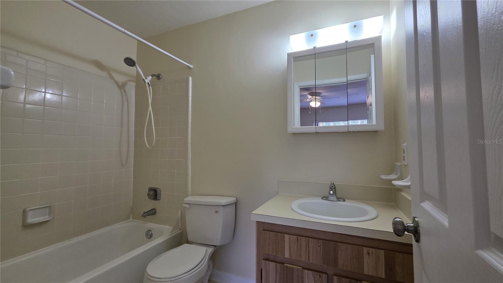 Image 18 of 30 For 2635 Sw 35th Pl  1705