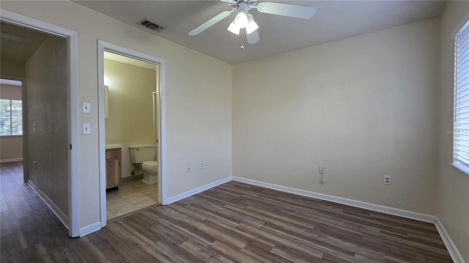 Image 21 of 30 For 2635 Sw 35th Pl  1705