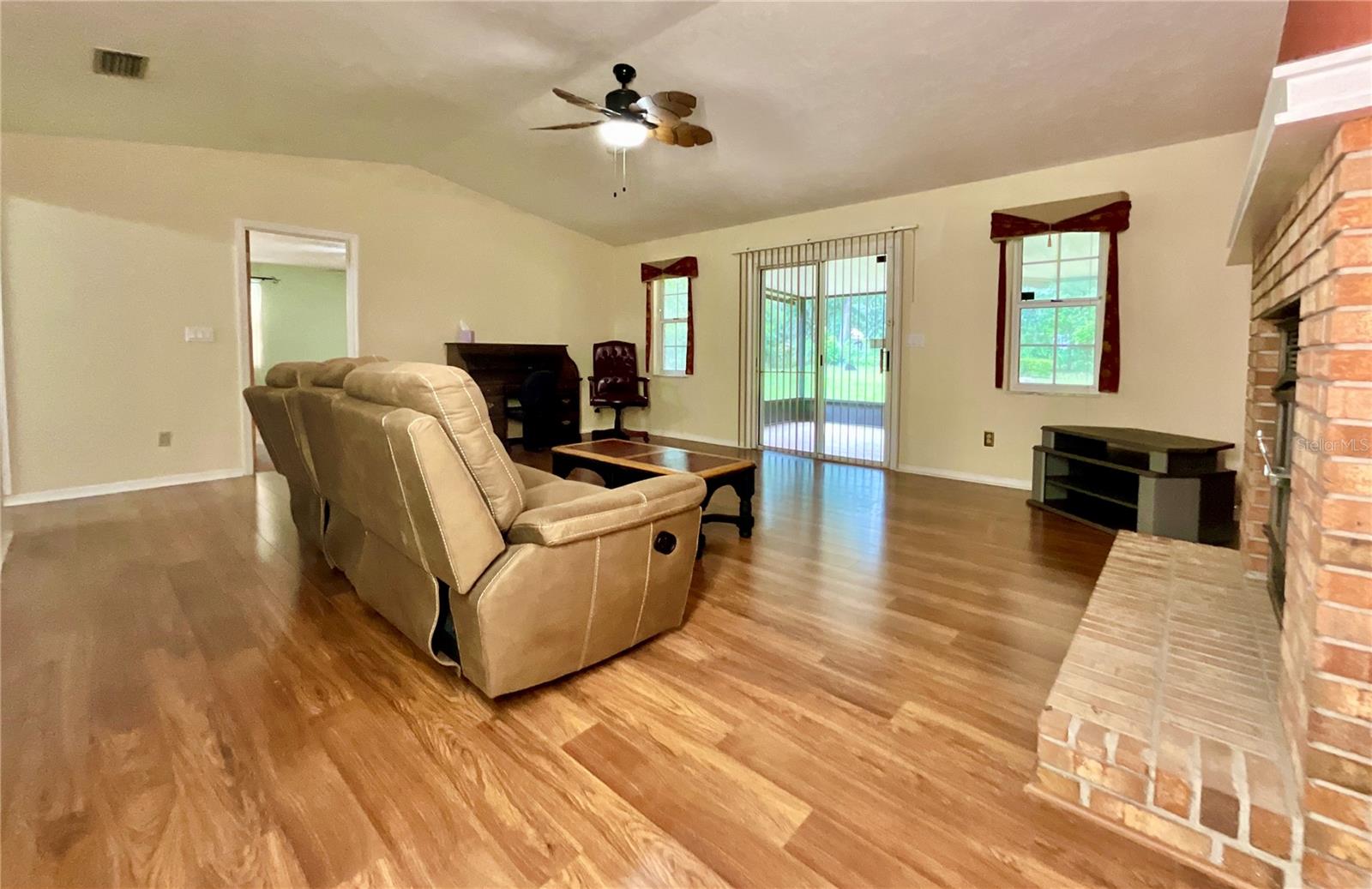 Image 8 of 33 For 6027 Dogwood Lane