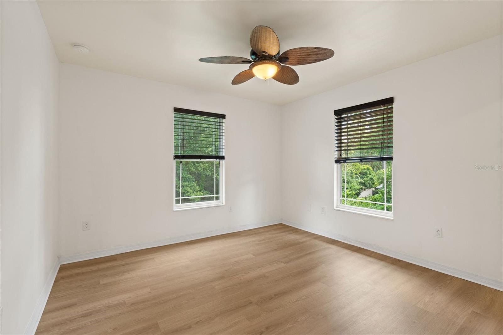 Image 18 of 32 For 416 28th Terrace