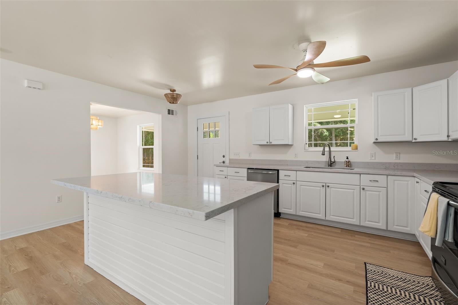 Image 9 of 32 For 416 28th Terrace