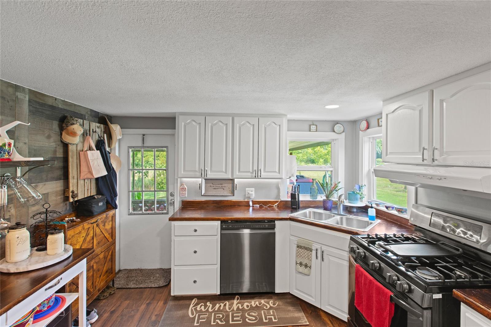 Image 23 of 44 For 1396 94th Street