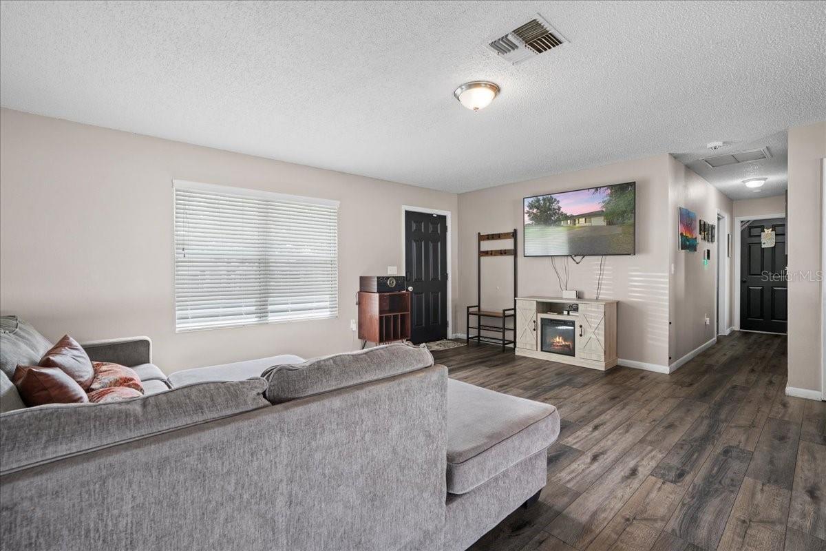 Image 7 of 31 For 24 Sapphire Way