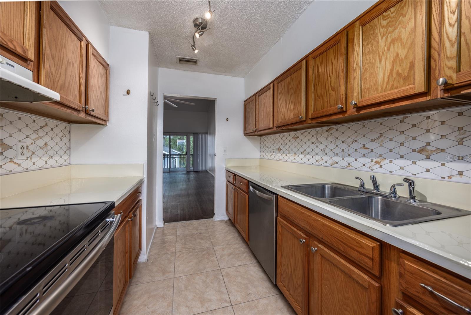Image 13 of 21 For 6519 Newberry Road 210