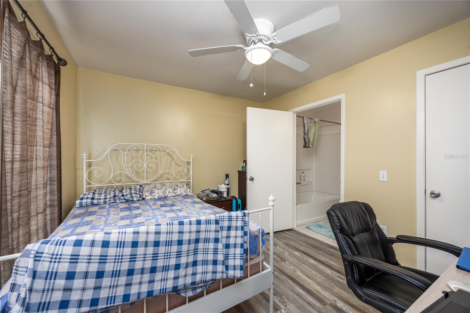 Image 16 of 26 For 3921 34th Street 106
