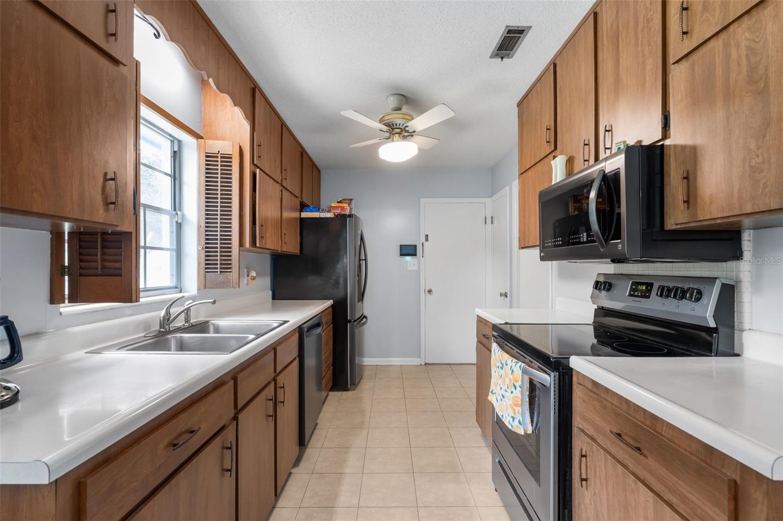 Image 16 of 33 For 4925 36th Drive