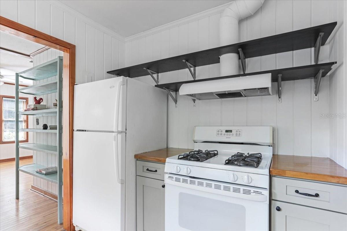 Image 12 of 32 For 916 9th Street