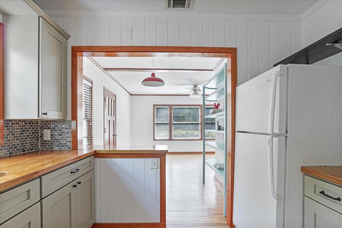 Image 13 of 32 For 916 9th Street