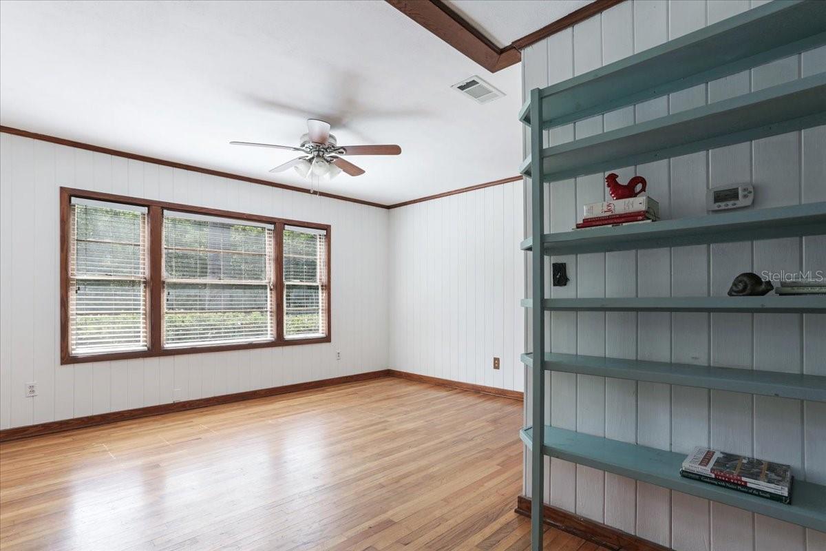 Image 14 of 32 For 916 9th Street
