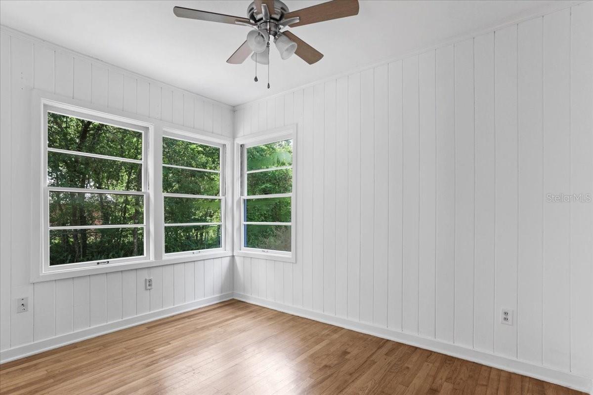 Image 22 of 32 For 916 9th Street