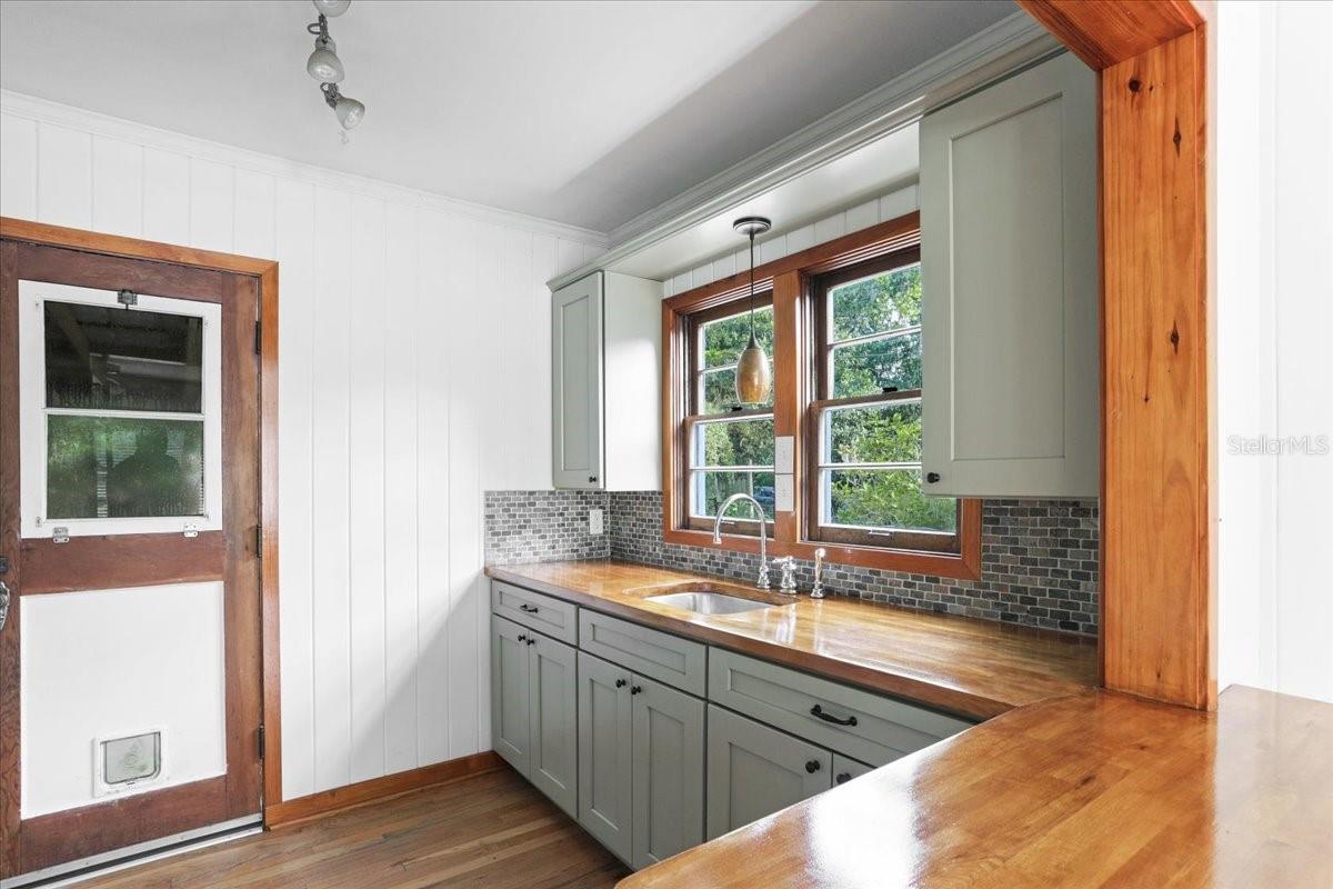 Image 7 of 32 For 916 9th Street