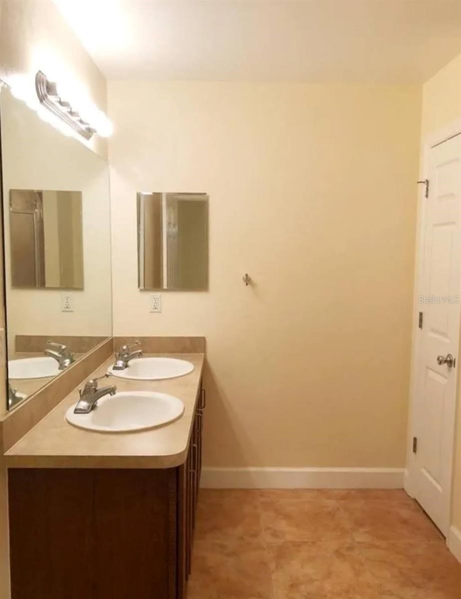 Image 7 of 14 For 2915 35th Place 102