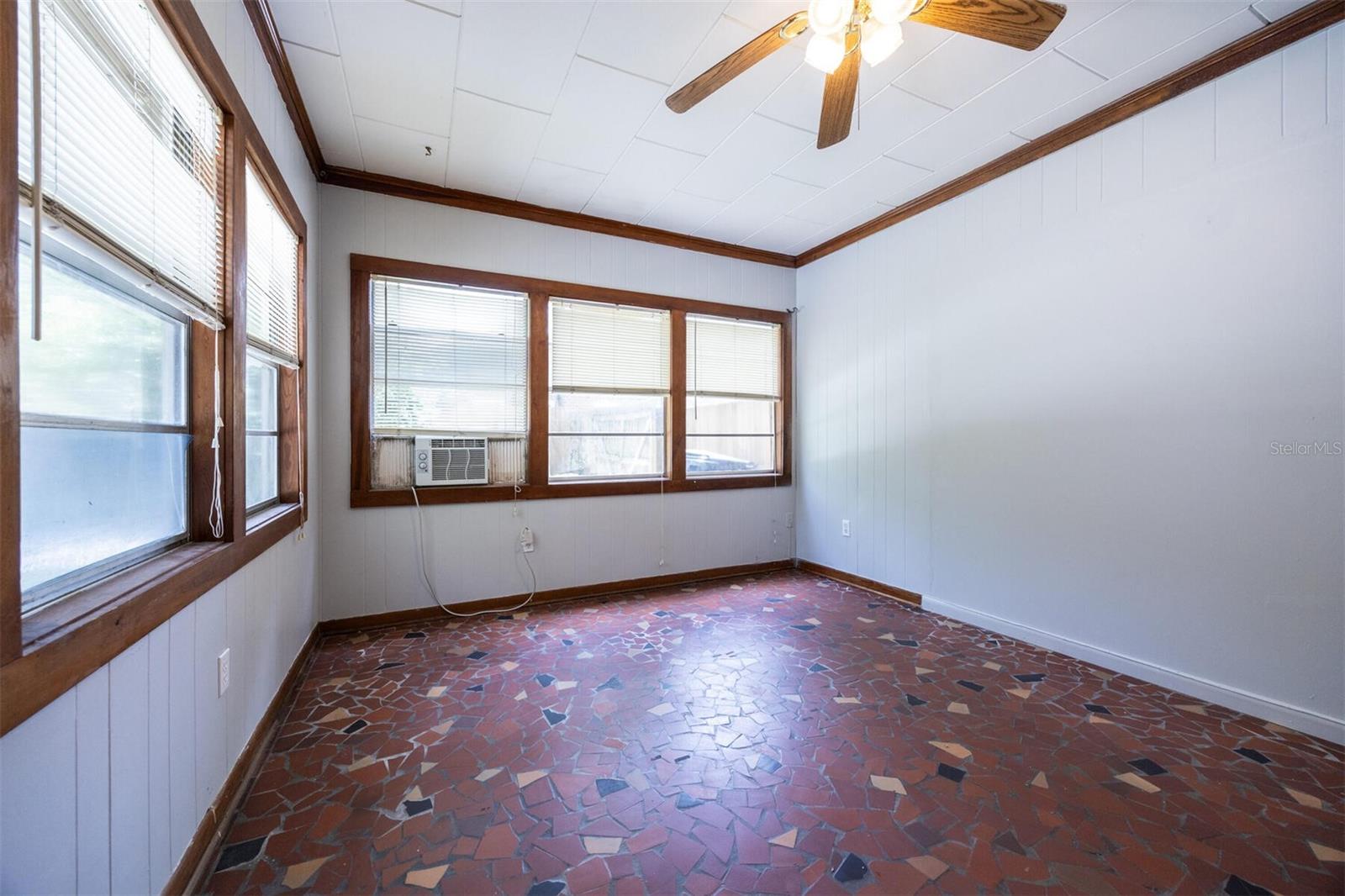 Image 12 of 59 For 1404 10th Avenue