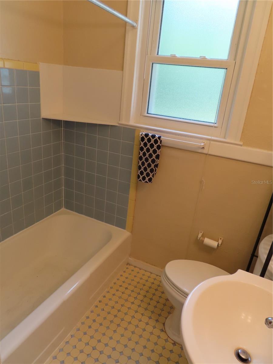 Image 9 of 21 For 1033 22nd Avenue