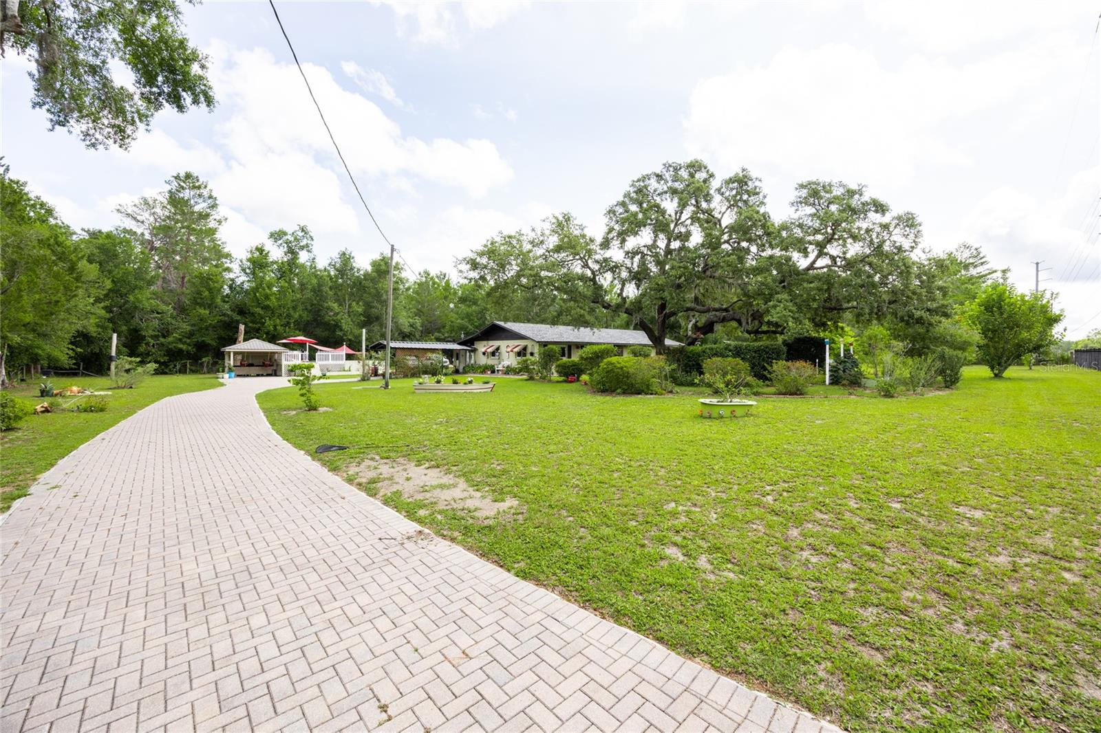 Image 4 of 53 For 261 Ishie Avenue