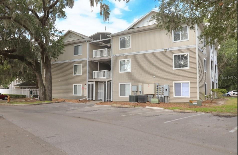 Image 3 of 14 For 4000 23rd Street 3-302 Room