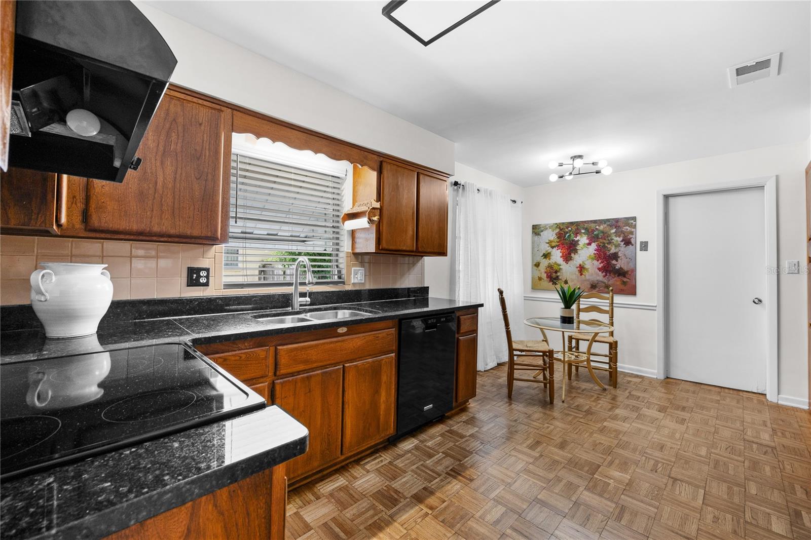 Image 9 of 36 For 3736 7th Avenue